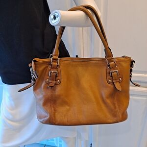 Kattee Luxurios Brown Tan Pebbled Leather Shoulder Bag W/Buckle Accent